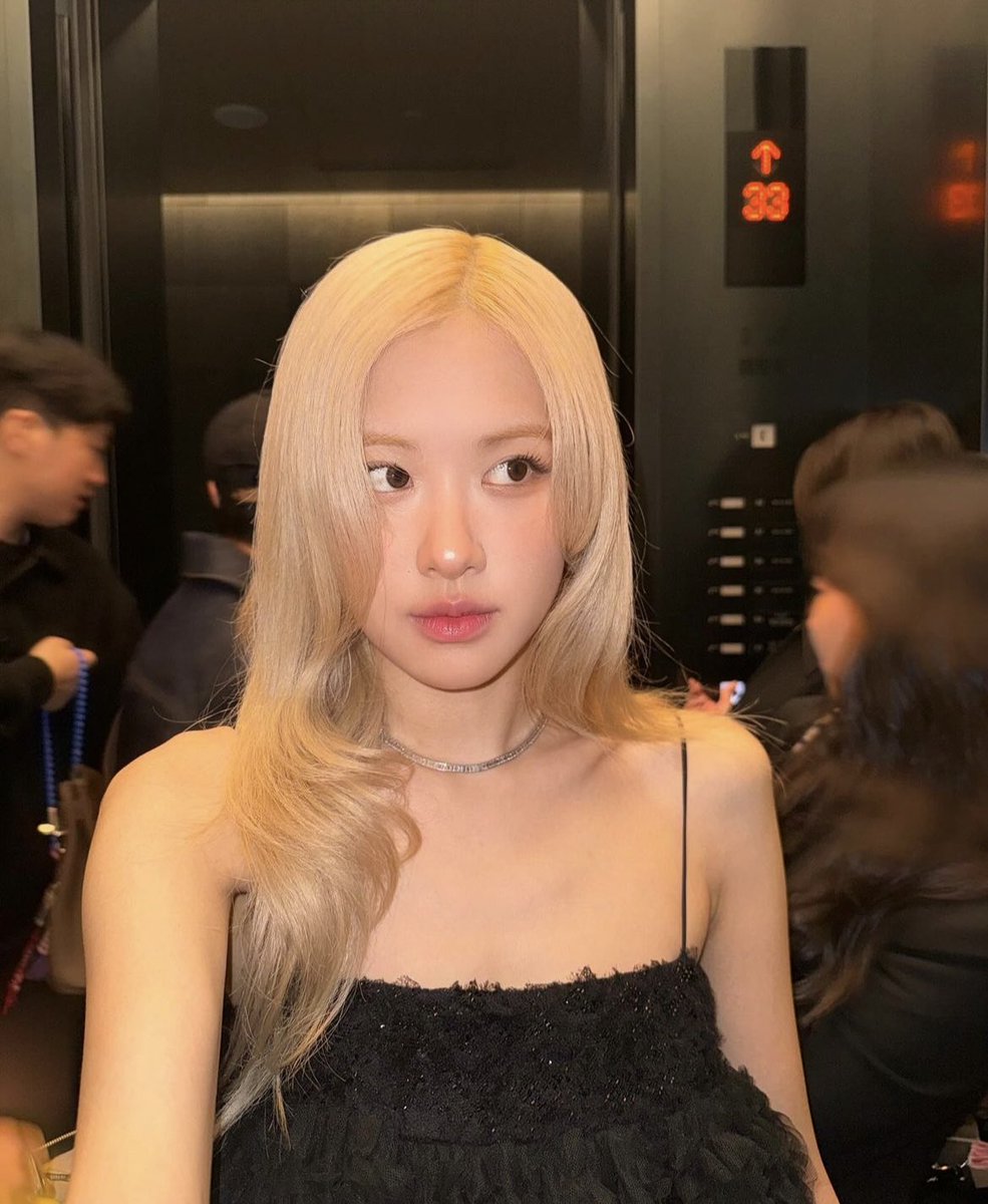 BLACKPINK’s Rosé looks gorgeous in newly shared photo from Tokyo.