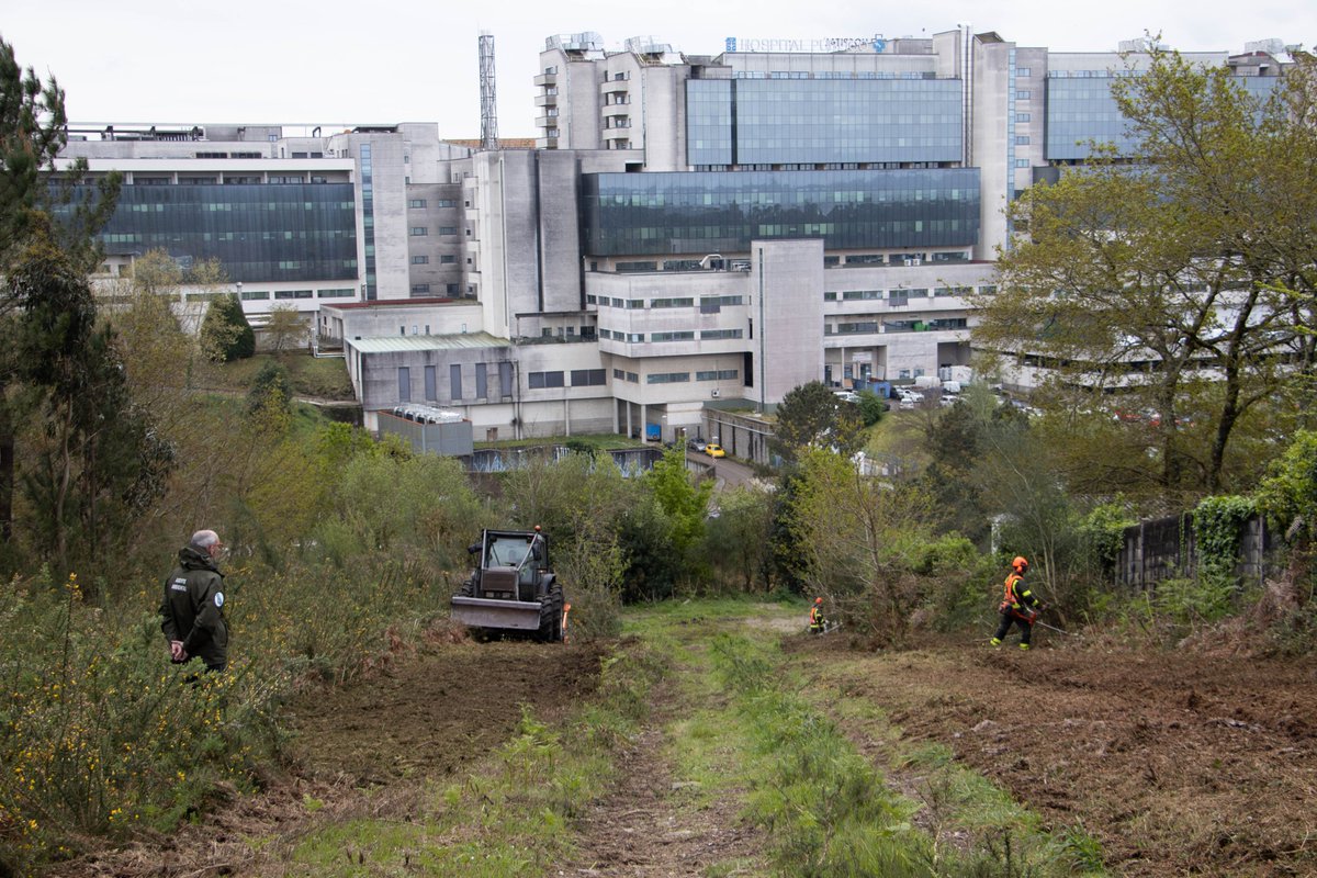 🚜 O persoal do Distrito Forestal III Santiago-Meseta Interior segue a traballar na prevención de incendios forestais e, no primeiro trimestre deste ano, realizou tarefas de roza en 40 hectáreas de terreo. Ademais, melloraron 40 puntos de auga e máis de 15 quilómetros de pistas.