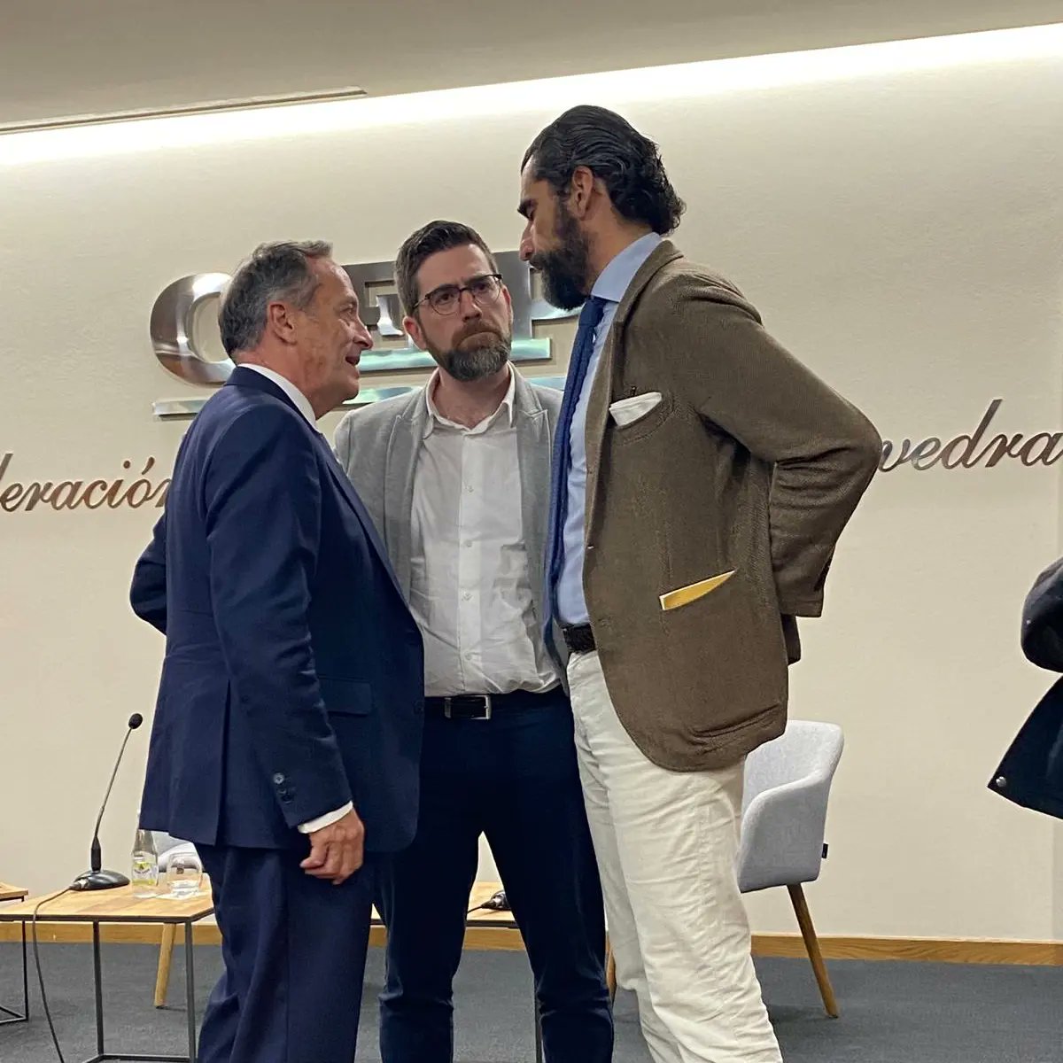 Pablo_F_L's tweet photo. Parabens a @Secot_ Galicia polo seu 30° Aniversario 🎂 e gracias por unha magnífica conversa entre @InakiOrtega e Manolo Pérez, Presidente do CES. Dende logo que como sociedade temos moito que debater sobre a Silver Economy e a xubilación activa. @empregogalicia https://t.co/79kYQyyJeG