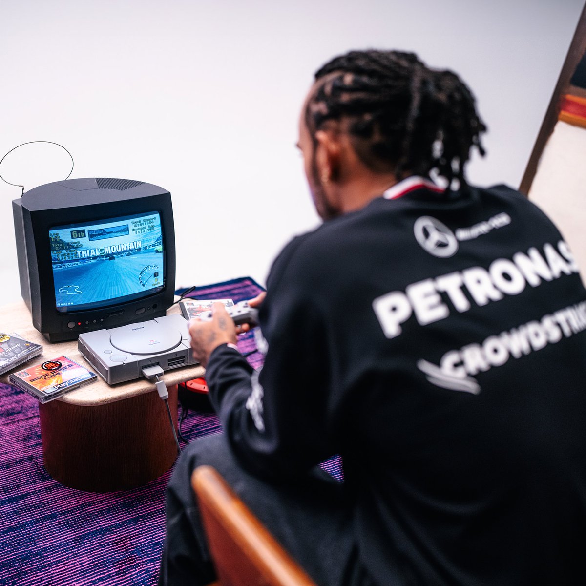 An old PlayStation One, @LewisHamilton and a bunch of epic retro games… Video coming soon 🎮👀