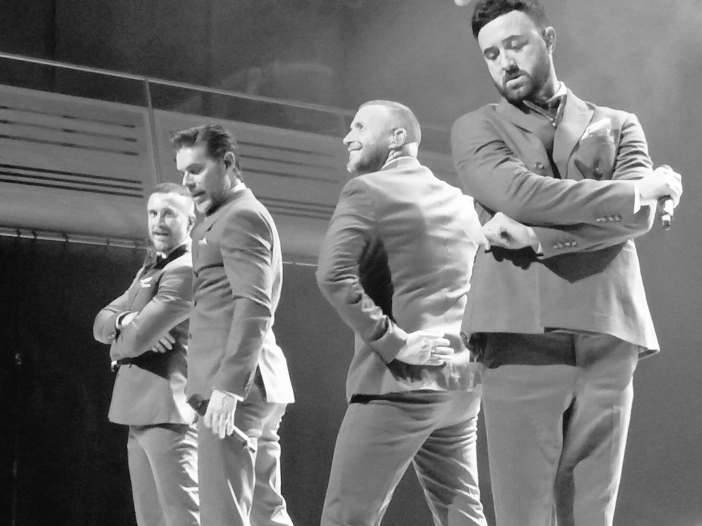 📍 Bury St Edmunds Fantastic night at @TheApexVenue 🔥🎤 @the_overtones You really must get them back 👏 great venue