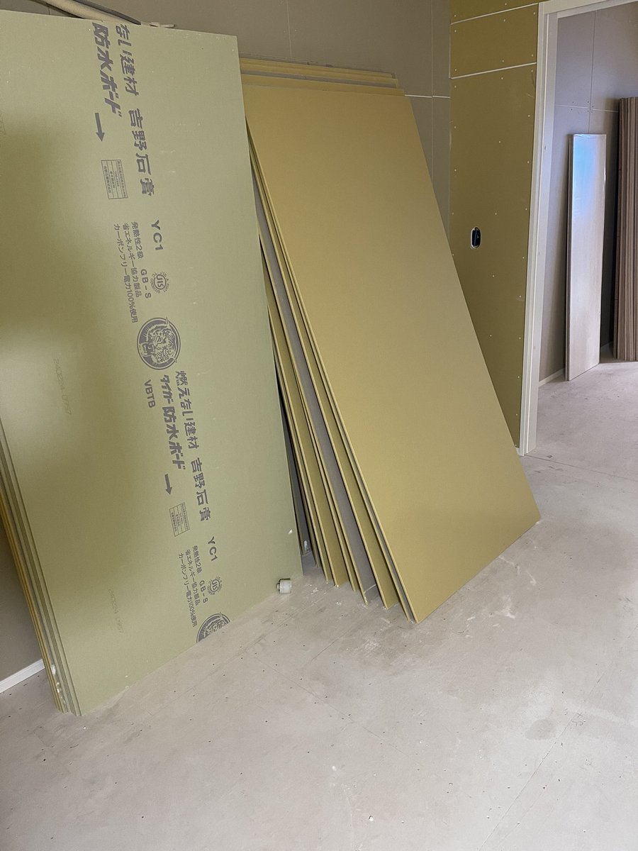 ボード開口に入った電気屋さん
嫌がらせもいいとこですよ😇