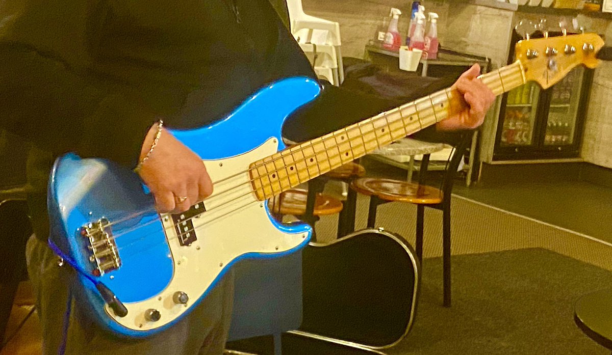 _Queenesque's tweet image. What’s this??
Who’s this??
Our new bassist??
At last nights rehearsal?
Announcement tomorrow.
@OIQFC @shanesqueensite @QueenWillRock