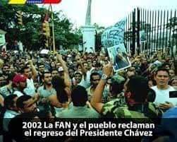 El #11deAbrilde2002 un golpe de Estado arremetió contra el Presidente #ChavézVive, pero el #13deAbril ya el pueblo venezolano era dueño de las calles y el #14deAbril lo rescató Un equipo de prensa de #Cuba partió hacia #Venezuela Hasta el avión los acompañó #FidelPorSiempre ❤️