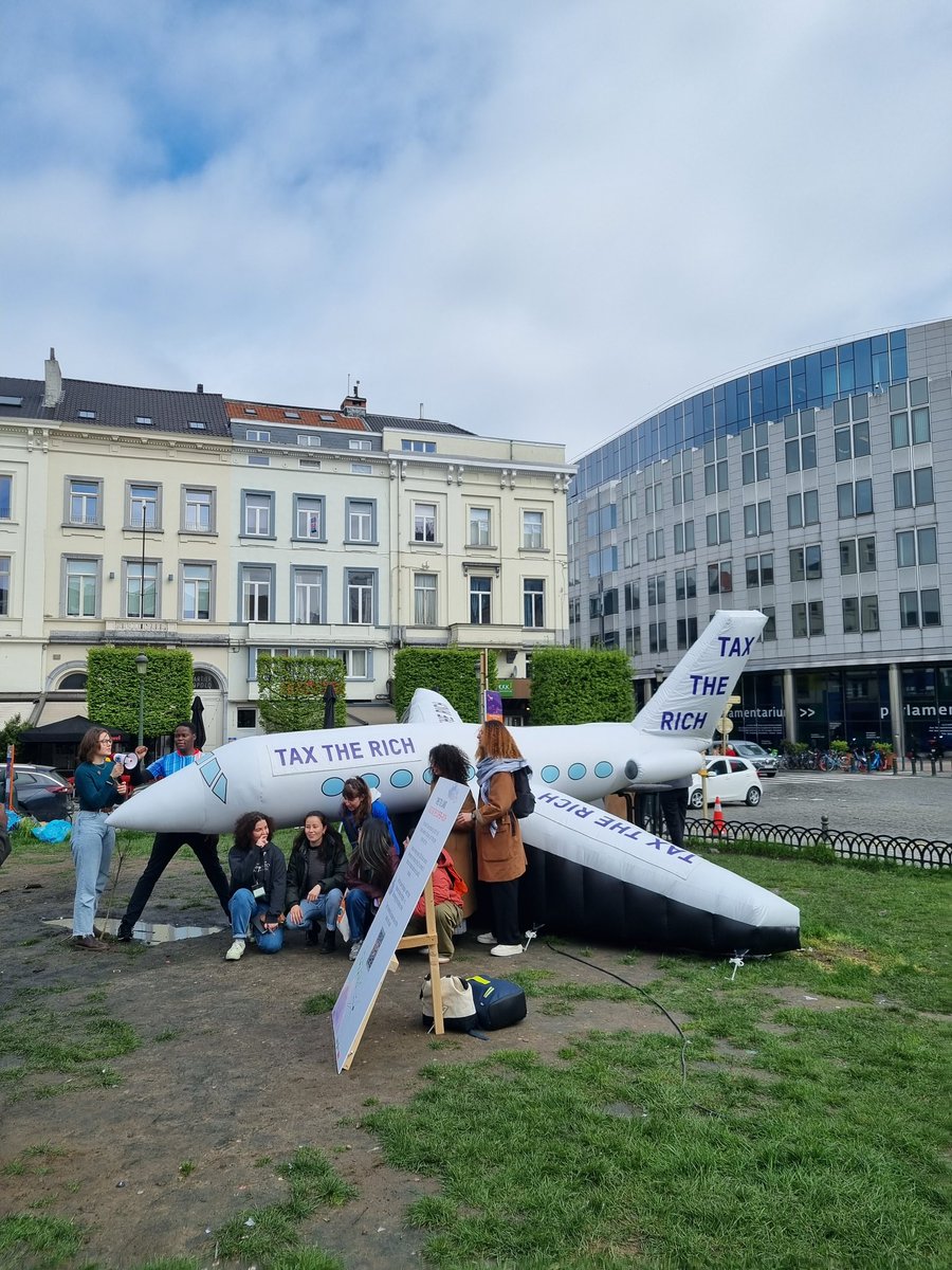Come and join the #TaxTheRich campaign in front of the European Parliament organized by @OxfamEU, @Avaaz & @wemoveEU Full support obviously. Next mandate will be key to advance on wealth and capital gains #taxation!