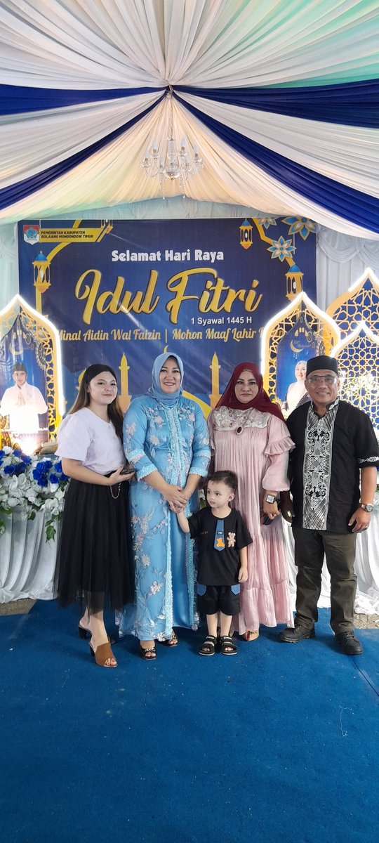 Alhamdulillaah bisa menghadiri acara Silaturahmi Idul Fitri 1 Syawwal 1445 H bersama Bupati Bolaang Mongondow Timur Bapak DR (C) Sam Sachrul Mamonto dan Ibu Seska Elfira Budiman anggota DPRD Provinsi Sulawesi Utara dari Partai Nasdem. (Tutuyan, 11 April 2024.)