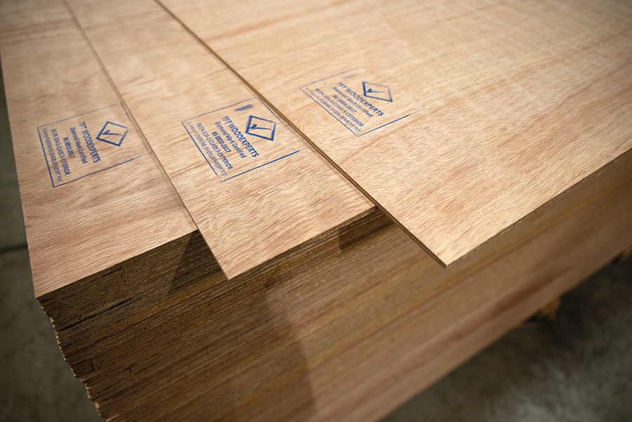 Peter Clifton, from @PERI , importer of plywood flooring, raises some questions and offers his expertise on what to look out for when choosing plywood subfloors 👐👇contractflooringjournal.co.uk/sector-focus/a… #peri #flooring #floor #subfloor