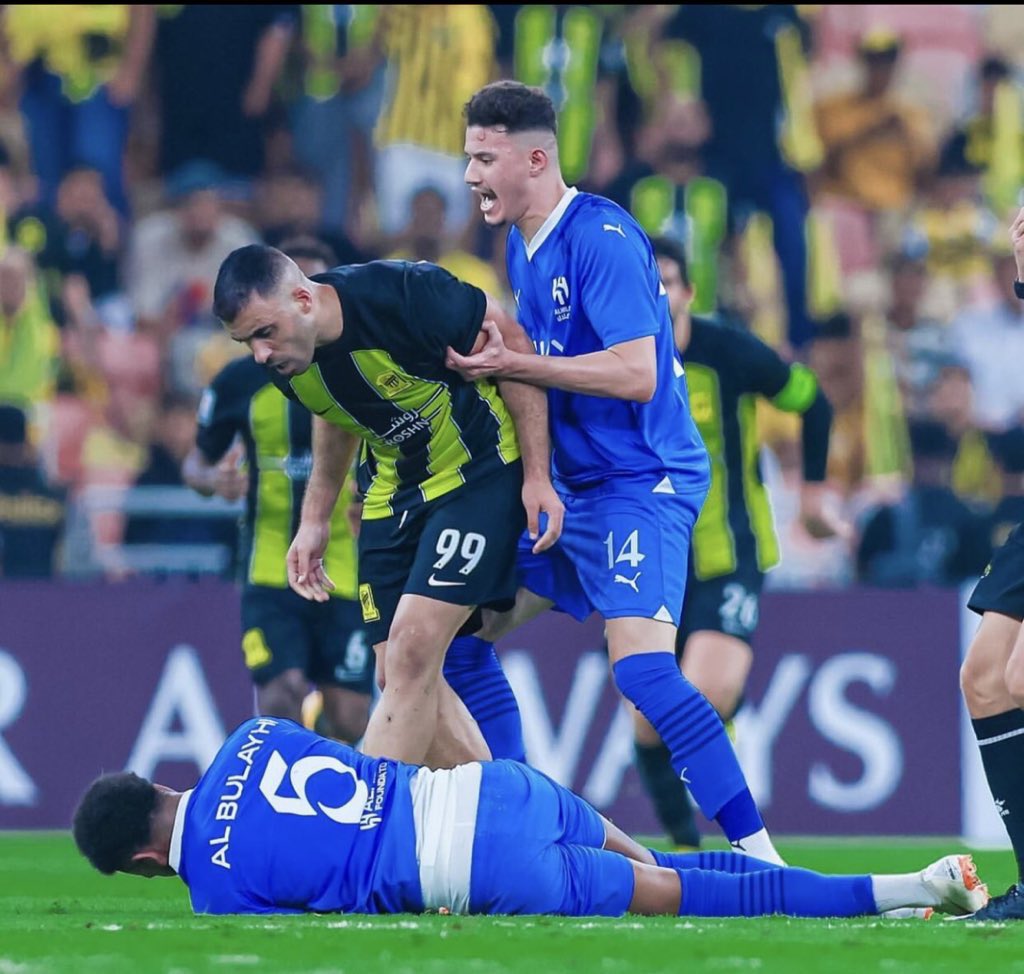 دعس الدلال ؟ لا مشكله امر معتاد.
هاتووووا الكاس هاتوووووه 💛💛💛💛

#MatchDay
#FinalDay
#الاتحاد_الهلال_كاس_السوبر