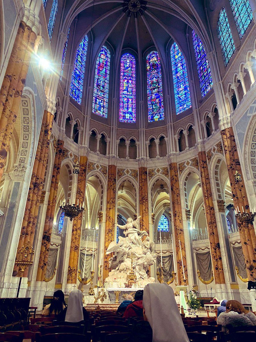 Hellopandako's tweet image. Crypte de la grande cathédrale de Chartres. Incroyable 🌸🌼☀️✅ #Cathedrale #Chartres #Crypte #Eglise #Catholique #CatholicChurch #Histoire #France #Messe