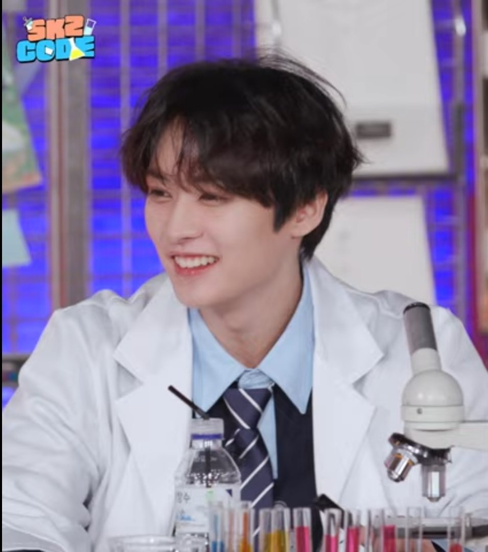 He's having so much fun they're all having so much fun omg I LOVE this concept ❣️

SKZPISCIOUS LAB OPENING
#SKZCODE_EP47
#SuspiciousLab
@Stray_Kids