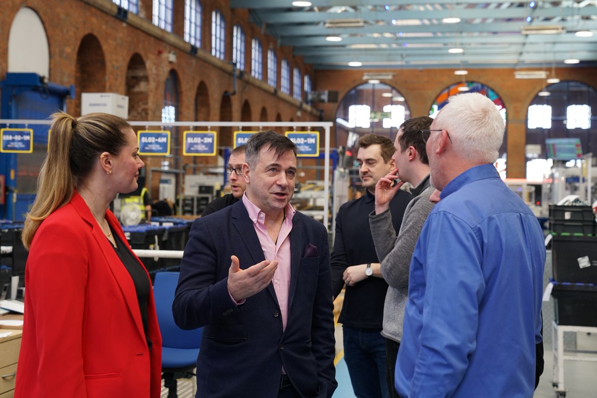 A proud day for Gripple, as we welcomed world-renowned industrialist, Juergen Maier CBE, to our headquarters in Sheffield. 🏭 To read more about his visit, please click here: ow.ly/c7xn50RcYcq #Gripple #VerticallyIntegrated #Manufacturing