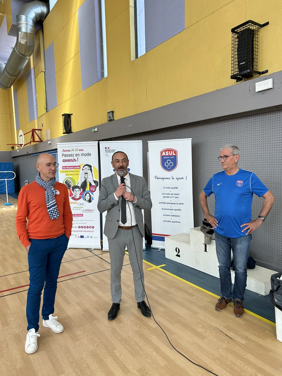 J_Sanfilippo's tweet photo. #StadeVersLEmploi à @villeurbanne ‼️
@FranceTravail et Mission Locale, en partenariat avec @ASULVolley, utilisent le sport comme vecteur d’insertion vers l’#emploi.
Opération lancée par M. le Maire et soutenue par @SalwaPhilibert, sous-@prefetrhone 🤝
#FranceTravailAvecVous https://t.co/nooFE2mcM3