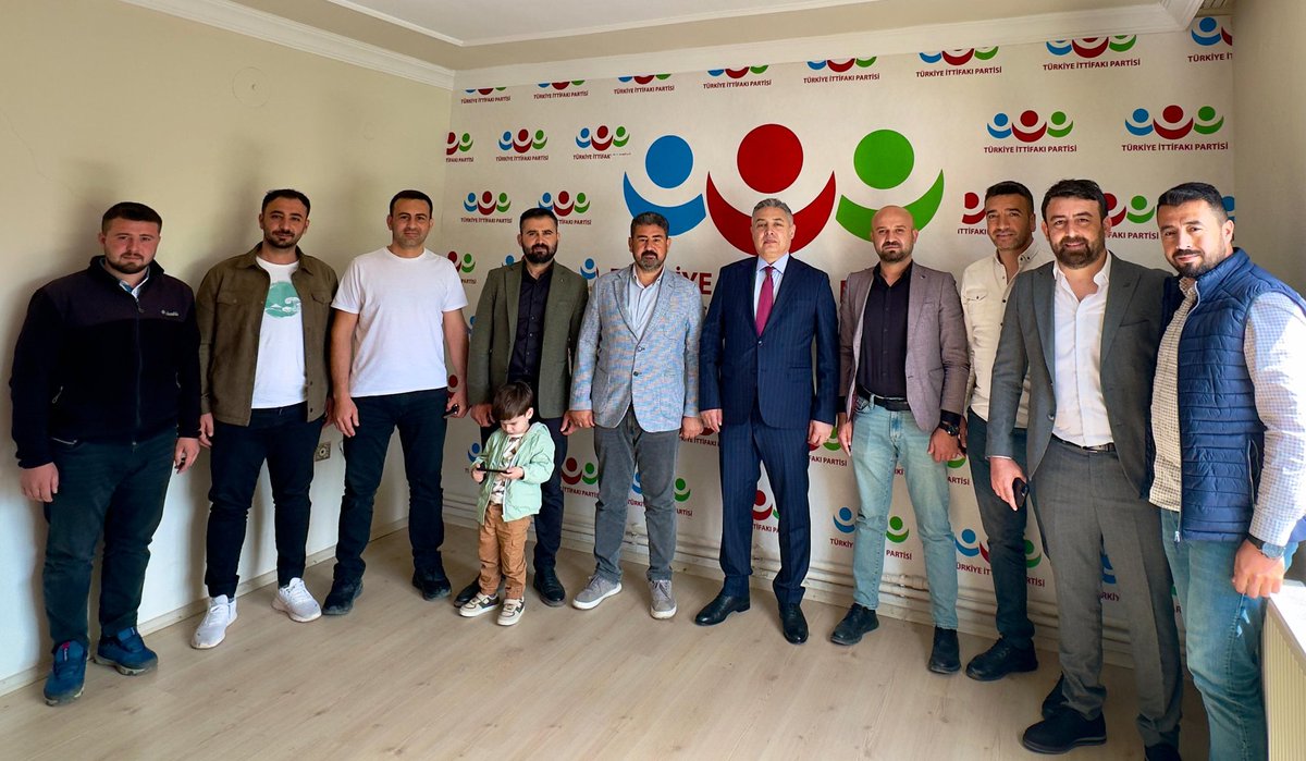 Düziçi İlçe Başkanlığımızca bayramlaşma merasimimizi gerçekleştirdik.
Ülke olarak birliğimizin, dirliğimizin bozulmadığı, bugünden daha güzel yarınlara emin adımlarla yürüdüğümüz nice bayramlara.
#sinanoğangönüllüleri #sinanoğan #bozkurtsinan 
#oangeliyor🇹🇷 #bayram #ramazan #gün