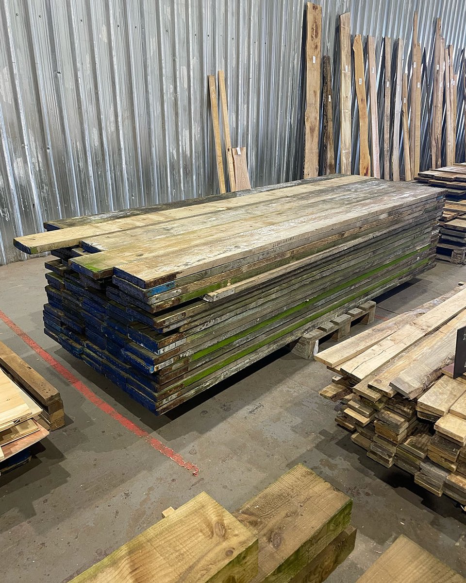 💥 C-grade reclaimed scaffold boards are now available! 👀 For £6, you can pick up 3m worth of cobwebbed, green & rather rough round the edges scaffold boards, because it's not fair to ask full price of you on these ones!! Just look for these blue edged boards in Bay F 🔵