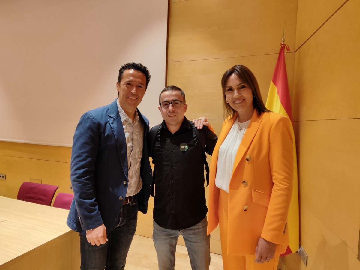 Gala de la Fundación Inocente Inocente @fundinocente con los presentadores de @rtve Carolina Casado y Jacob Petrus @jacobpetrus_tve en Madrid.