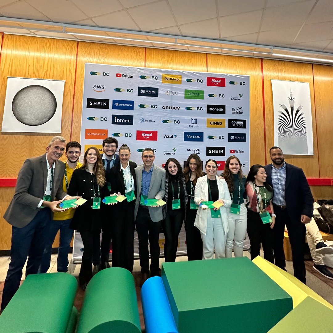 unifesp's tweet photo. A docente da #Unifesp Sintia Iole Belangero recebeu o prêmio Pesquisadores de Destaque, durante a 10.ª edição da Brazil Conference (@brazil_conf), realizada pela @Harvard e pelo Massachuetts Institute of Technology (@MIT). Ela apresentou o projeto Conexão: Mentes do Futuro. [+] https://t.co/mU5eXGU6aS