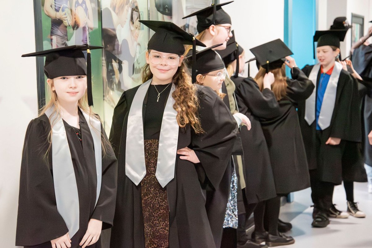 🎉✨ Flashback to the amazing graduation ceremony we threw in March for the young people from some of Wrexham's community groups! 🎓🥳 It was an amazing day of laughter, smiles and proud moments! 📷@MarnieBeePhotography