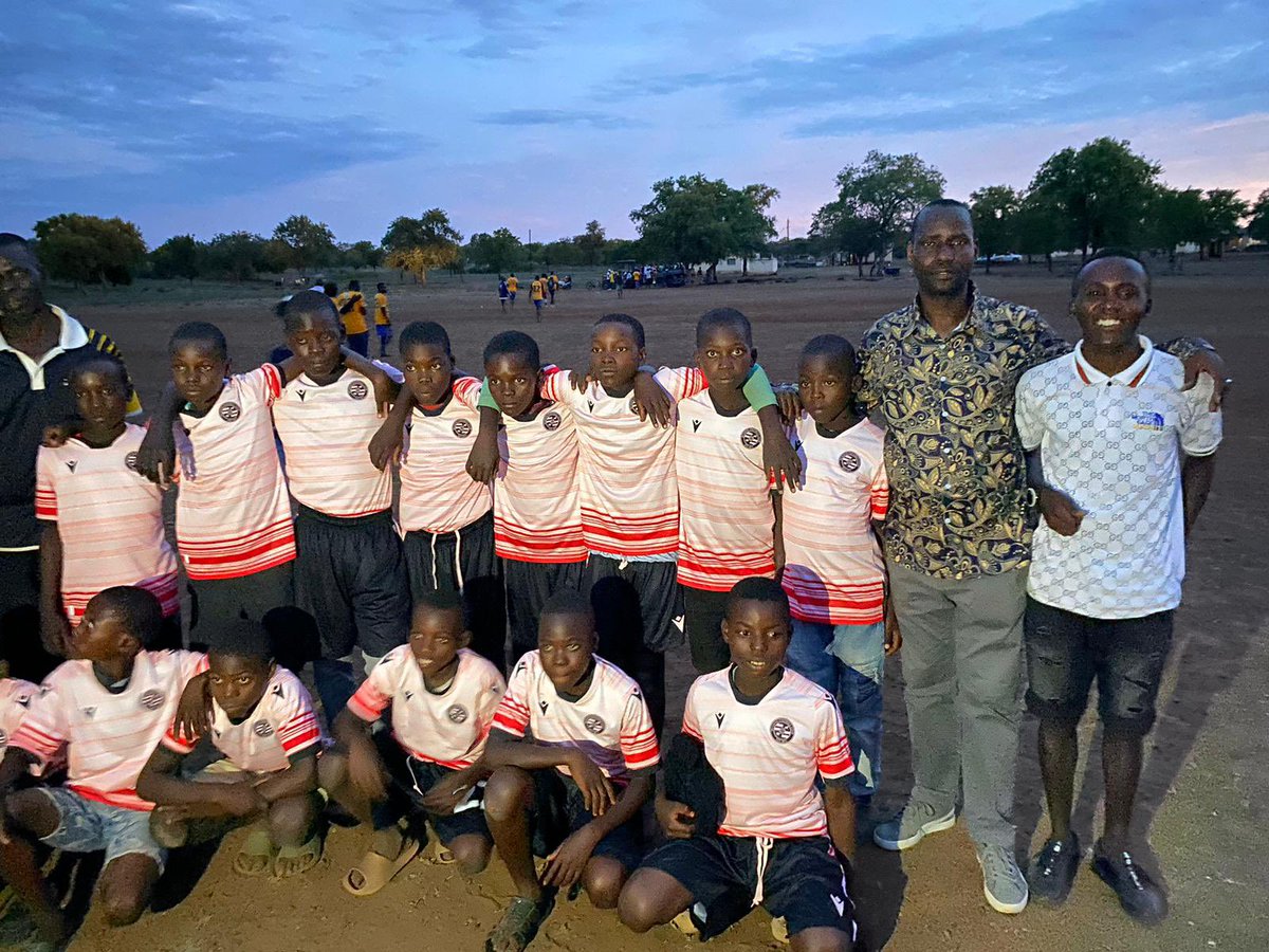 Good to see these kits donated by <a href="/CambridgeUtdFC/">Cambridge United FC</a> and <a href="/ReadingFC/">Reading FC</a> helping these teams in #Chiredzi #Zimbabwe
Many thanks to both clubs for their ongoing support
#CambridgeUtdFC #readingfc @EFLTrust