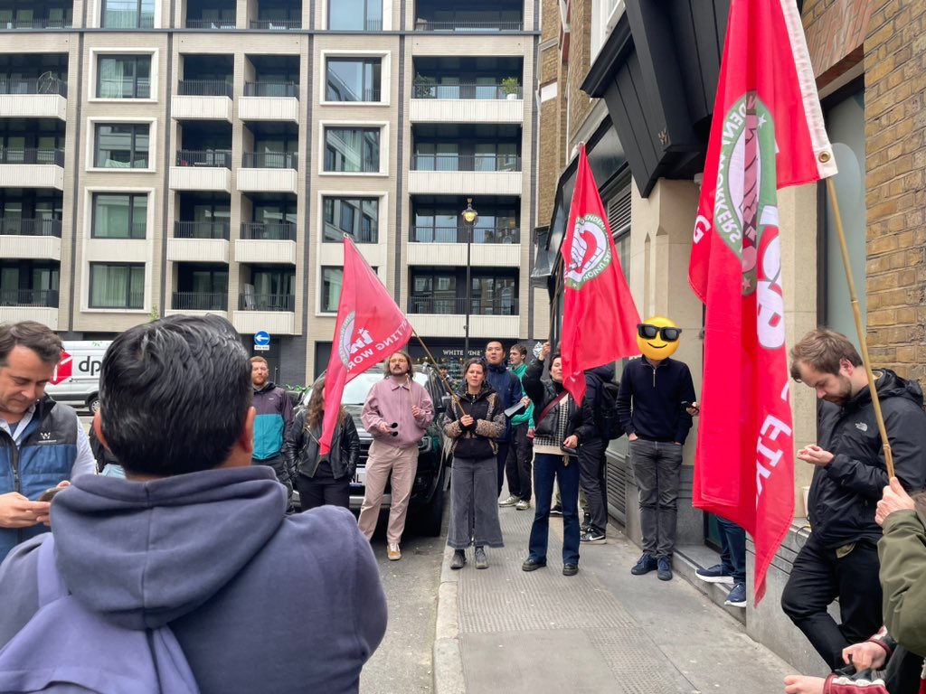 Next week Erik Porter, Chair of @RootedFinance, will decide whether to reinstate the unfairly fired 83% of frontline staff at his charity. Today we visited his employer, @wagestream. His boss agreed to set up a meeting with him and the union to ensure he does the right thing.