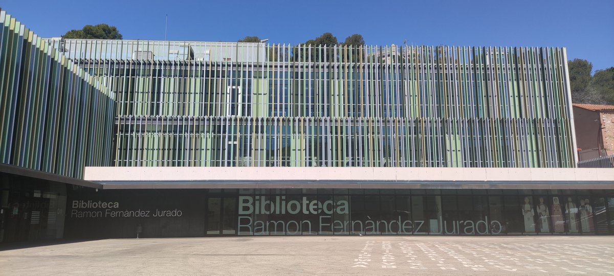 He visitat la Biblioteca Ramón Fernández Jurado de Castelldefels per conèixer la seva proposta amb #jocsdetaula i la bona fama que tenen per aquest servei és molt merescuda.