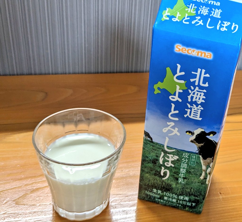 十勝に移住して、牛乳はよつ葉の十勝軽やかしぼり派だったのですが（成分調整牛乳ですが） セイコーマートに少し浮気を… セコマは牛乳もおいしく作れるようです🤣 どちらも好きなので スーパーにいくときは軽やかしぼり 牛乳切らしてすぐに欲しい時はこちらになりそうです✨ #北海道 #牛乳