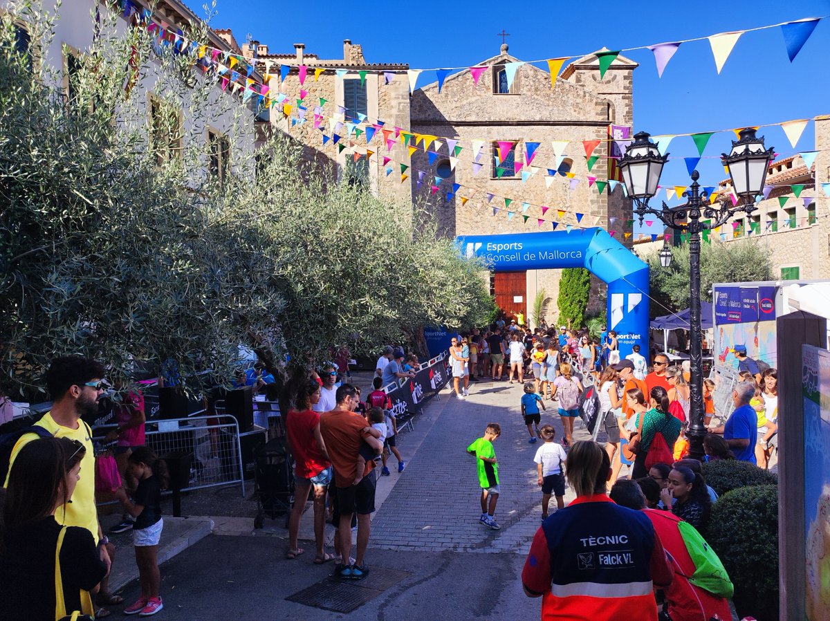 ⛰️ Una nova jornada de les #CursesALaSerra arriba a #Banyalbufar👩‍👧‍👦 📆 Dissabte 20 d'abril a les 11.00 h. 💻 Les inscripcions ja estan obertes! sportmaniacs.com/es/services/in…