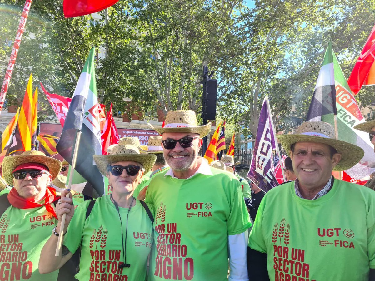 🔴¡Por tu futuro, por tus derechos! 💪 Los trabajadores y trabajadoras del campo se han concentrado hoy 11 de abril, ante el Ministerio de Agricultura, Pesca y Alimentación en Madrid. 💪 En defensa del campo ¡Por un sector agrario digno! #AgroConFuturoYDerechos