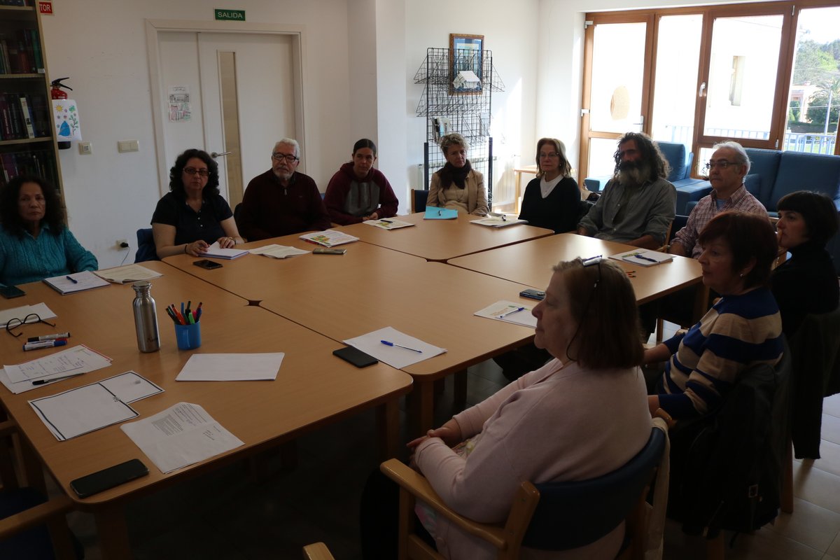 🗣 Hoxe comezaron as charlas formativas sobre 'Traballo colectivo para a transformación social'. Impartido por @Rexenerando, busca potenciar o 🤝🏻 voluntariado e a acción social no territorio.