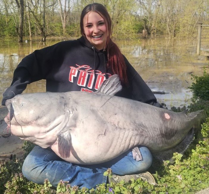 This is believed to be the biggest fish ever caught in the state of Ohio. 15 year old Jaylynn Parker pulled the 101# blue cat from the river in New Richmond. Get the latest at the top of the hour on Newsradio 700WLW and iheart.com/live/700wlw-17…