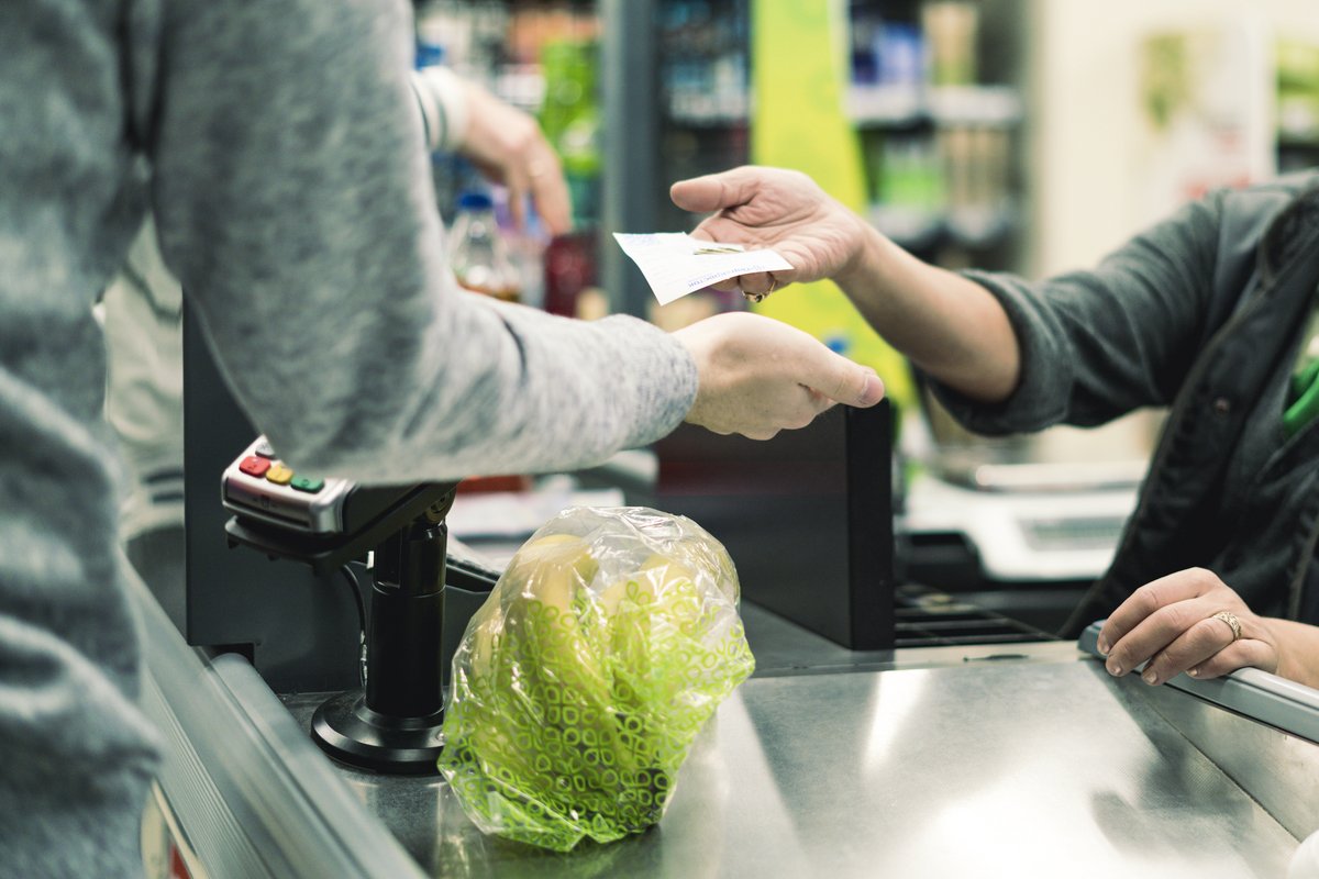 England and Wales join Scotland in making assaults on shop workers a separate criminal offence - and retailers call for NI to introduce the same @retail_ni | @glynrobertsni 🎧 bbc.co.uk/sounds/play/p0…