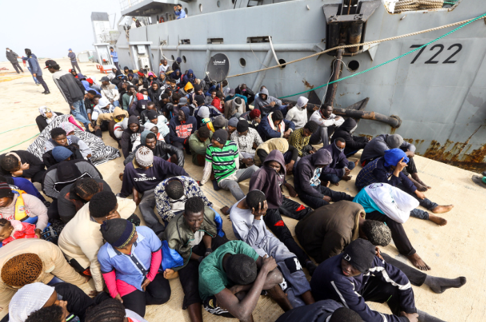 A Espanha têm 13% de imigrantes, 49% do crime é cometido por imigrantes.

Dados exatamente iguais aos dos EUA em relação á comunidade negra. 13% de negros são responsáveis por 50% do crime.

Se depois disto não percebes o problema, TU ÉS O PROBLEMA