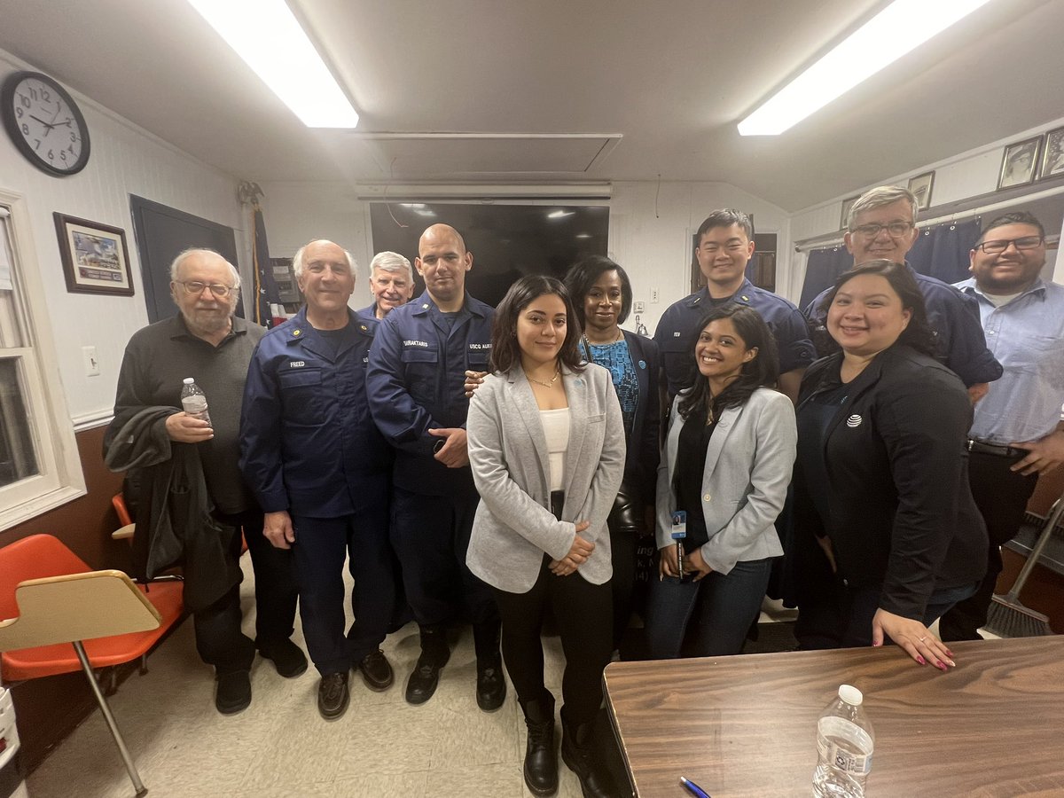 Taking care of those who take care of us daily! Amazing crew with the US Coast Guard Aux, they taught us safety in the water & we educated them about #FirstNet #LifeAtATT @keroninc @Niicky4750