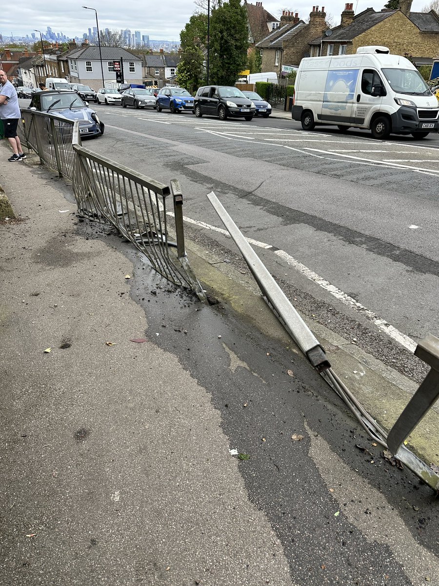 Yet another accident on Shooters Hill for the council to add to the list - not sure how many more are needed until they decide it’s time to do something about this stretch of road. Right outside the school gates this time too <a href="/iviswill/">Ivis Williams</a> <a href="/Royal_Greenwich/">Royal Borough of Greenwich</a> <a href="/DanLThorpe/">Dan Thorpe</a>