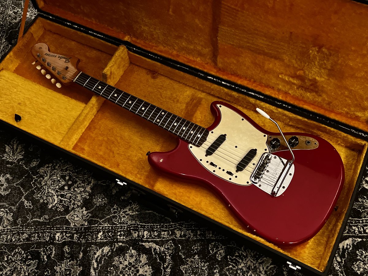 my new gear…
Fender Mustang 1965年製
ついにヴィンテージギター買っちゃいました。