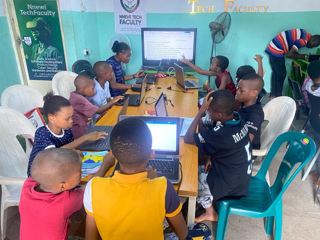 DeV_RoYaLtY_1's tweet image. The free holiday tech bootcamp for kids and teens have started.

Bring your child to learn.

Utilize this opportunity for their future.

#Technology 
#solutioninnovationdistrict 
#nnewitechfaculty 
#kidsandteensbootcamp