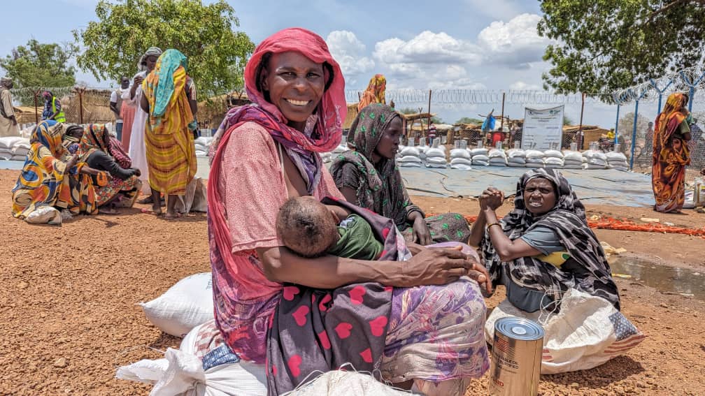 Hamsalima and her family fled Sudan last year and sought refuge in Wedwil, #SouthSudan, where they receive food assistance from WFP. She and her younger son were malnourished when they arrived but after receiving nutrition support from WFP & UNICEF they recovered👏🏿