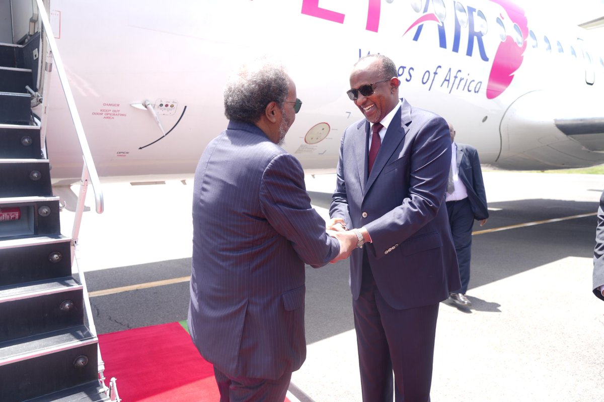 President @HassanSMohamud arrives in Nairobi, Kenya, for a one-day working visit. During his visit, the President will hold talks with his Kenyan counterpart, H.E. President @WilliamsRuto, on a range of regional and global issues of mutual interest.