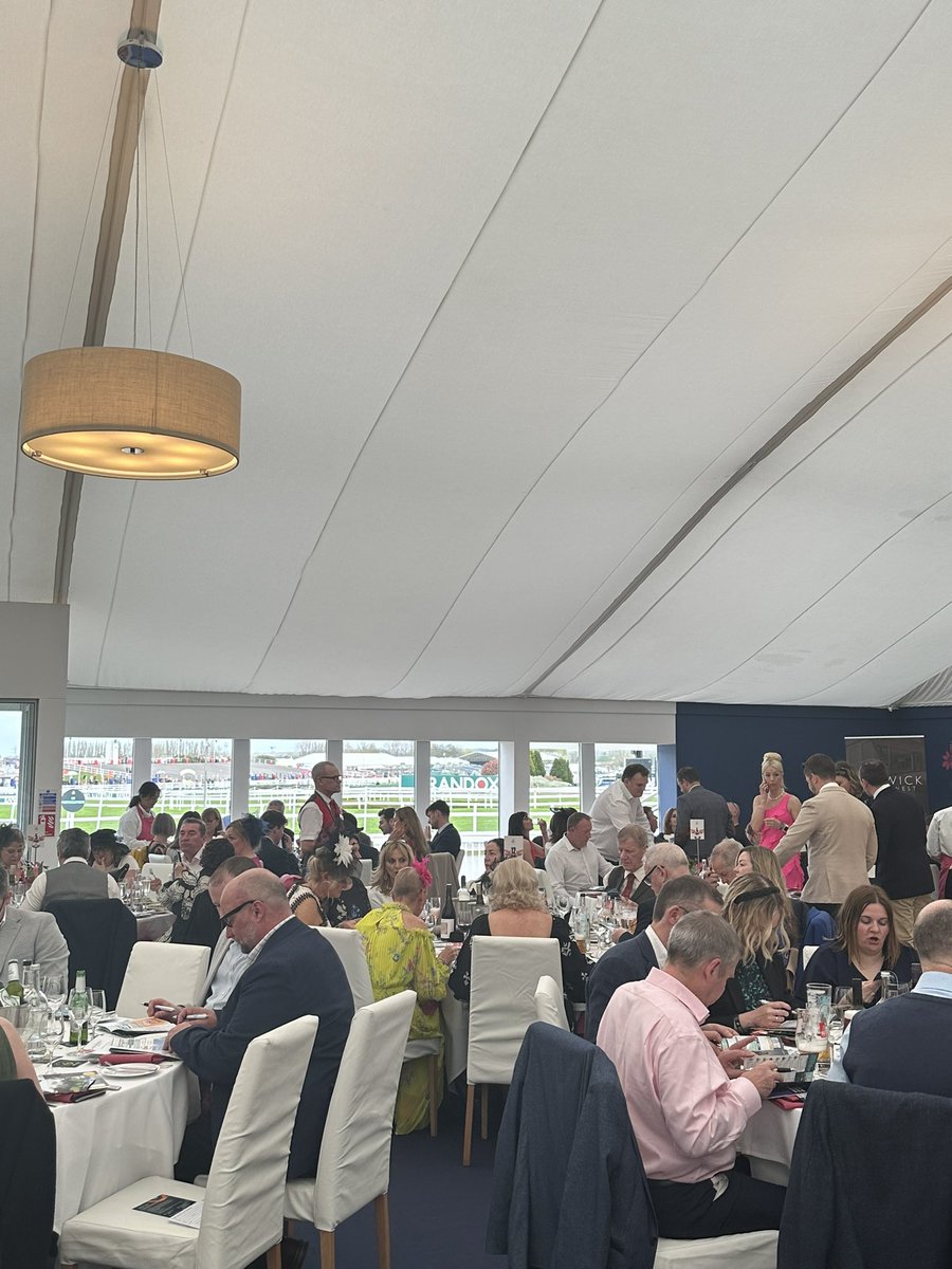 Our Chamber Day at the Races, in partnership with @WarwickNW, has officially commenced🏇 Our Chief Executive, @LpoolChamberPC, gave a warm welcome to guests at @AintreeRaces for this fantastic event! The day is set to be an exciting one!🎉