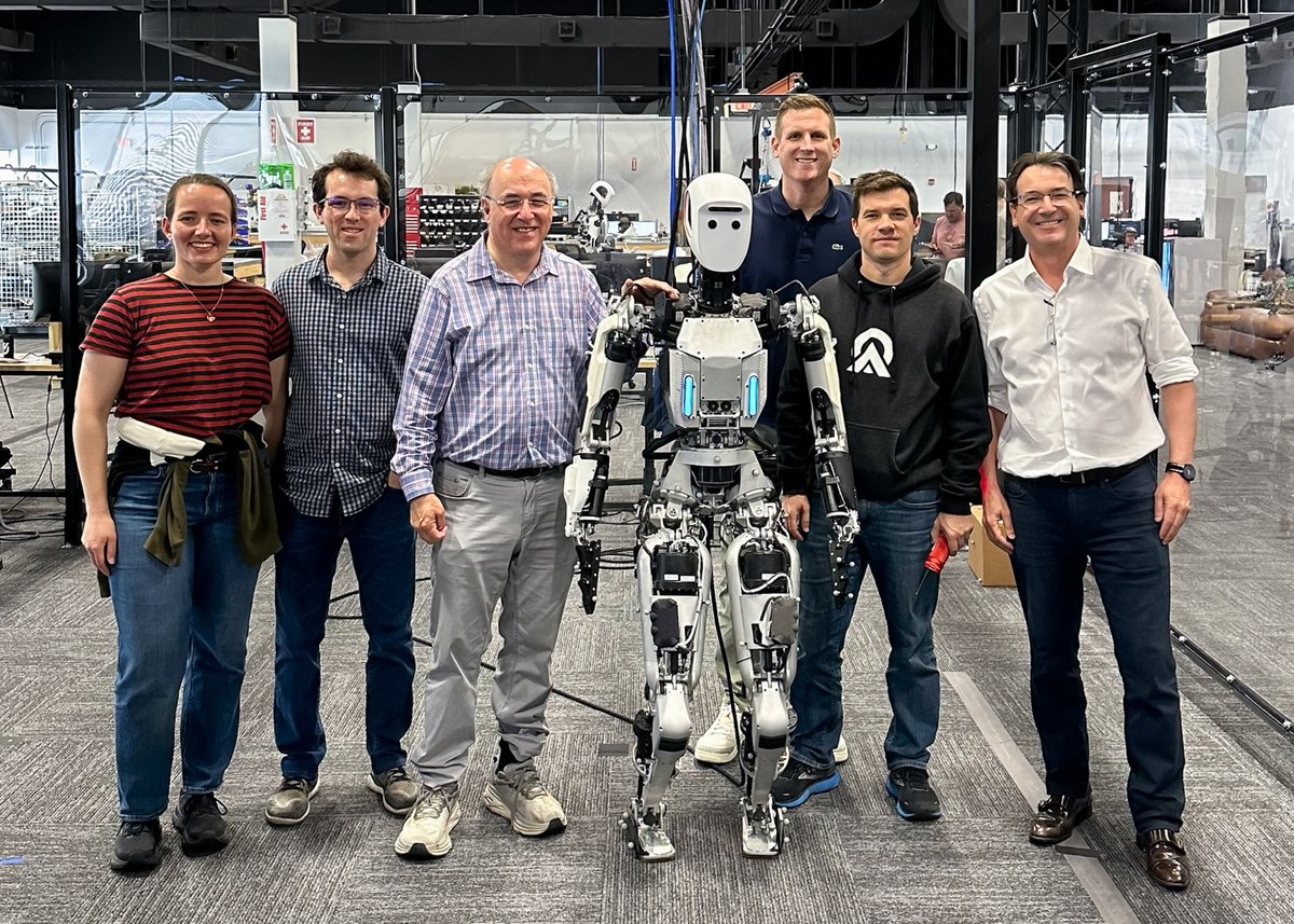 It was pleasure to have @stephen_wolfram visit Apptronik HQ this week! We appreciate the time he spent with us and his insights were very inspiring for our team. 🙌