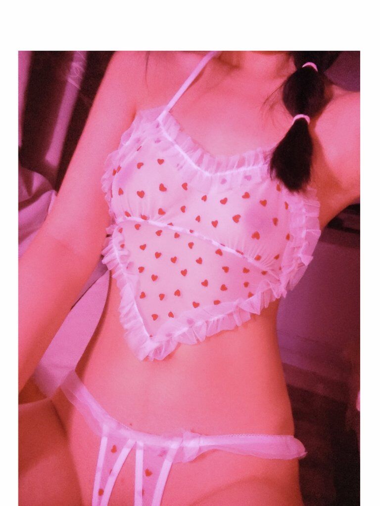 mngdd7's tweet photo. 我能吸引你的估计就是那我不吃饭瘦下来的身材和那个小学，被人指导过的姿势手法嘴活，还有那网店买的衣服穿着让你对我有点想法🤧🤧 #常州 https://t.co/EI48NRCiWk