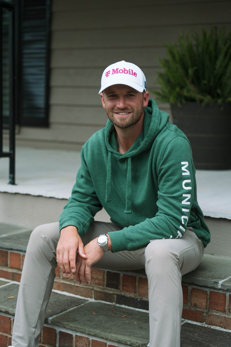 Welcome to Team Magenta @Wyndham_Clark Best of luck this weekend @TheMasters @TMobileBusiness #themasters