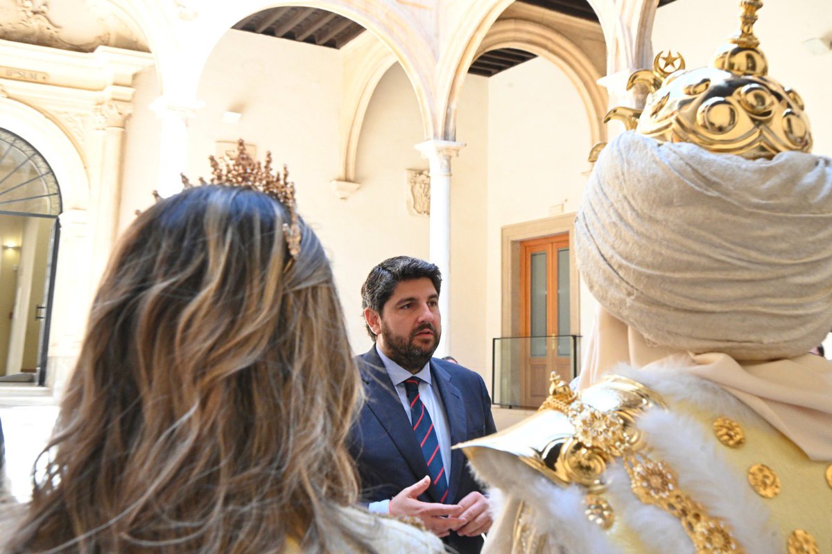 LopezMirasF's tweet photo. Un placer recibir en el Palacio de San Esteban a la Federación @laInvasionCieza junto al alcalde @rubio_carrillo en el 25º aniversario de las Fiestas del Escudo ‘La Invasión’.

Una buena ocasión para disfrutar de un patrimonio cultural que cada año crece y atrae a más visitantes. https://t.co/Ami9VsYpVy