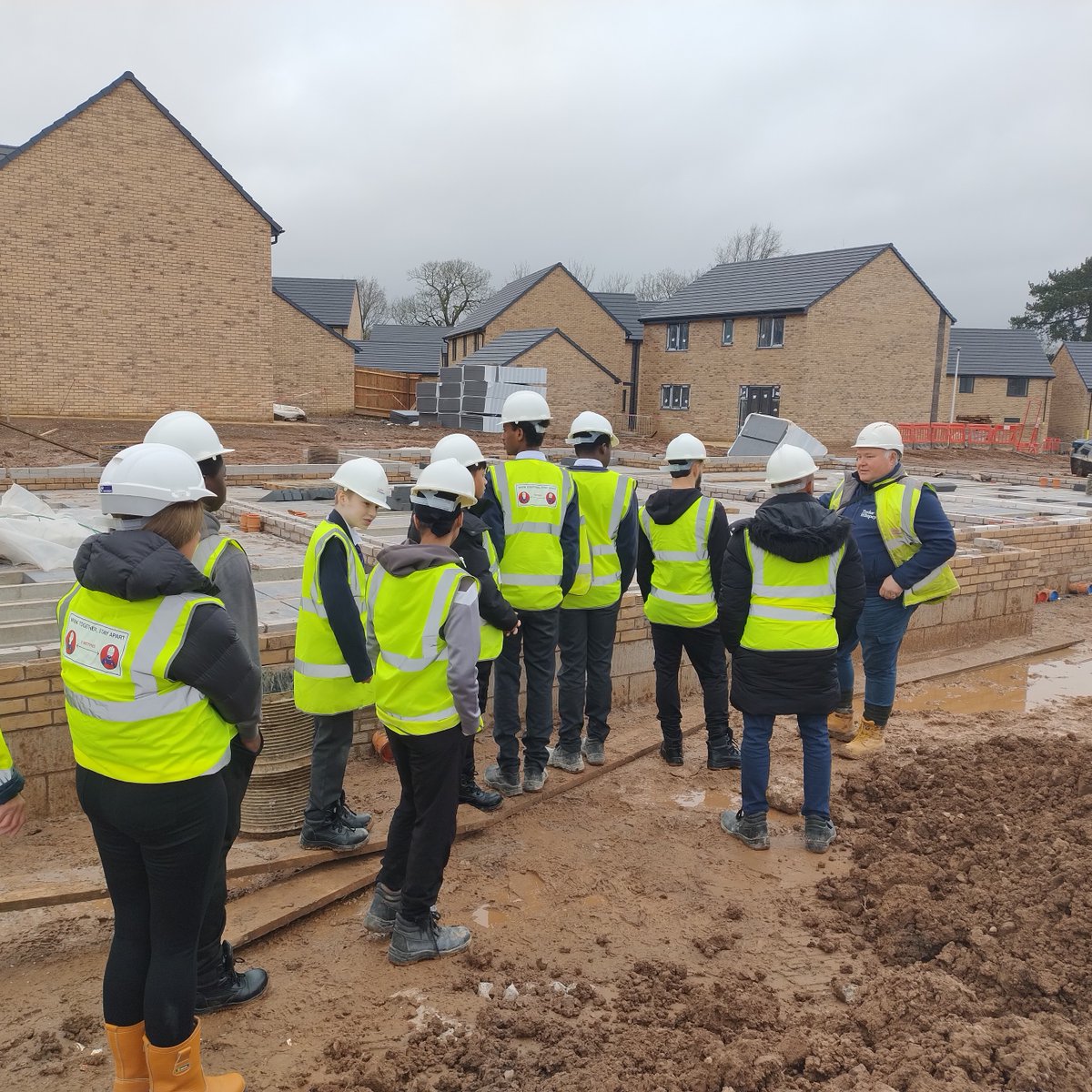 Many thanks to the team at @TaylorWimpey for having pupils from @willowshigh visit the Parc Llandaf site for their second site visit. Pupils learnt about the next build stage of the site including foundations & fitting orders, the jobs involved & also learnt about bricklaying