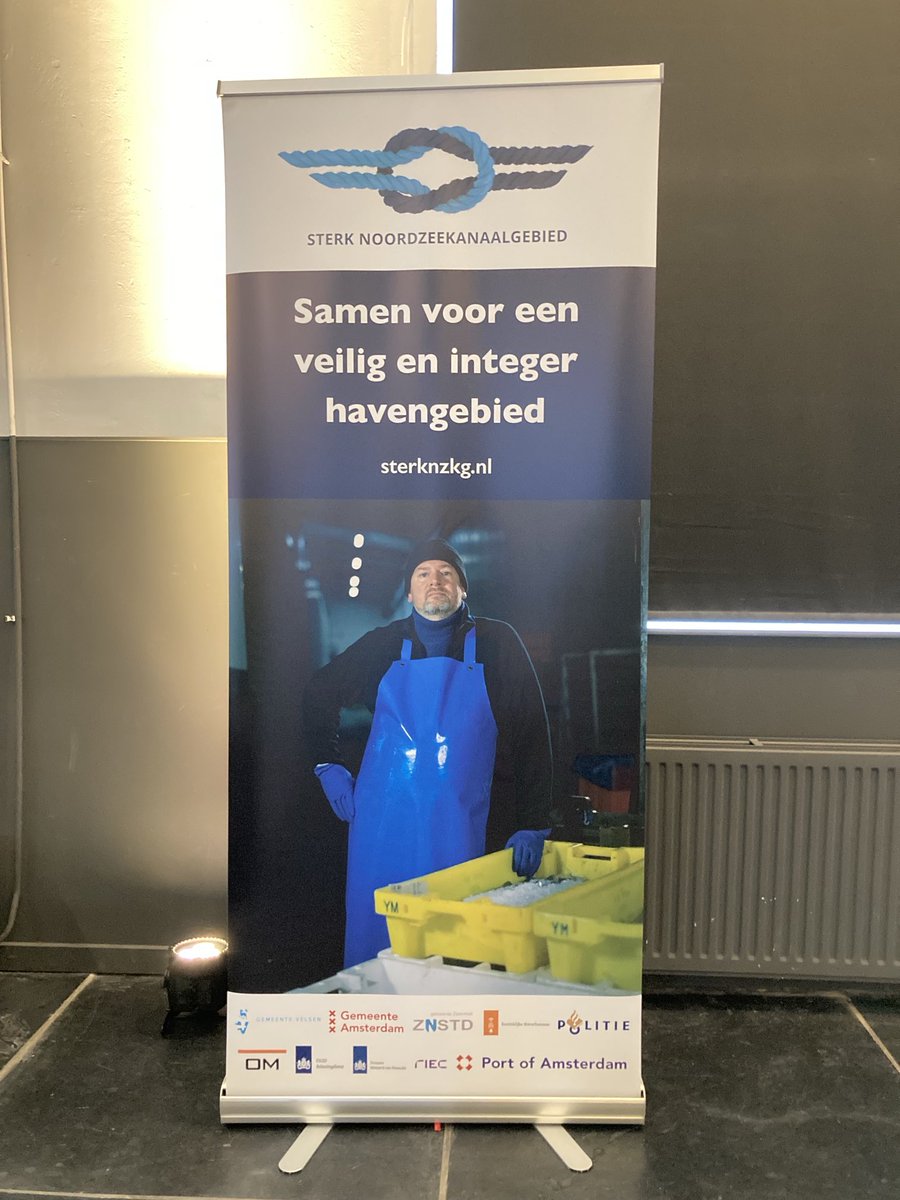 Vandaag bij congres Op Koers. Met veel mensen die net als ik drugscriminaliteit in het Noordzeekanaalgebied tegen willen gaan.Overheid en ondernemers bespreken samen hoe we onze krachten het best kunnen bundelen. Samen sterk tegen drugssmokkel!💪👍