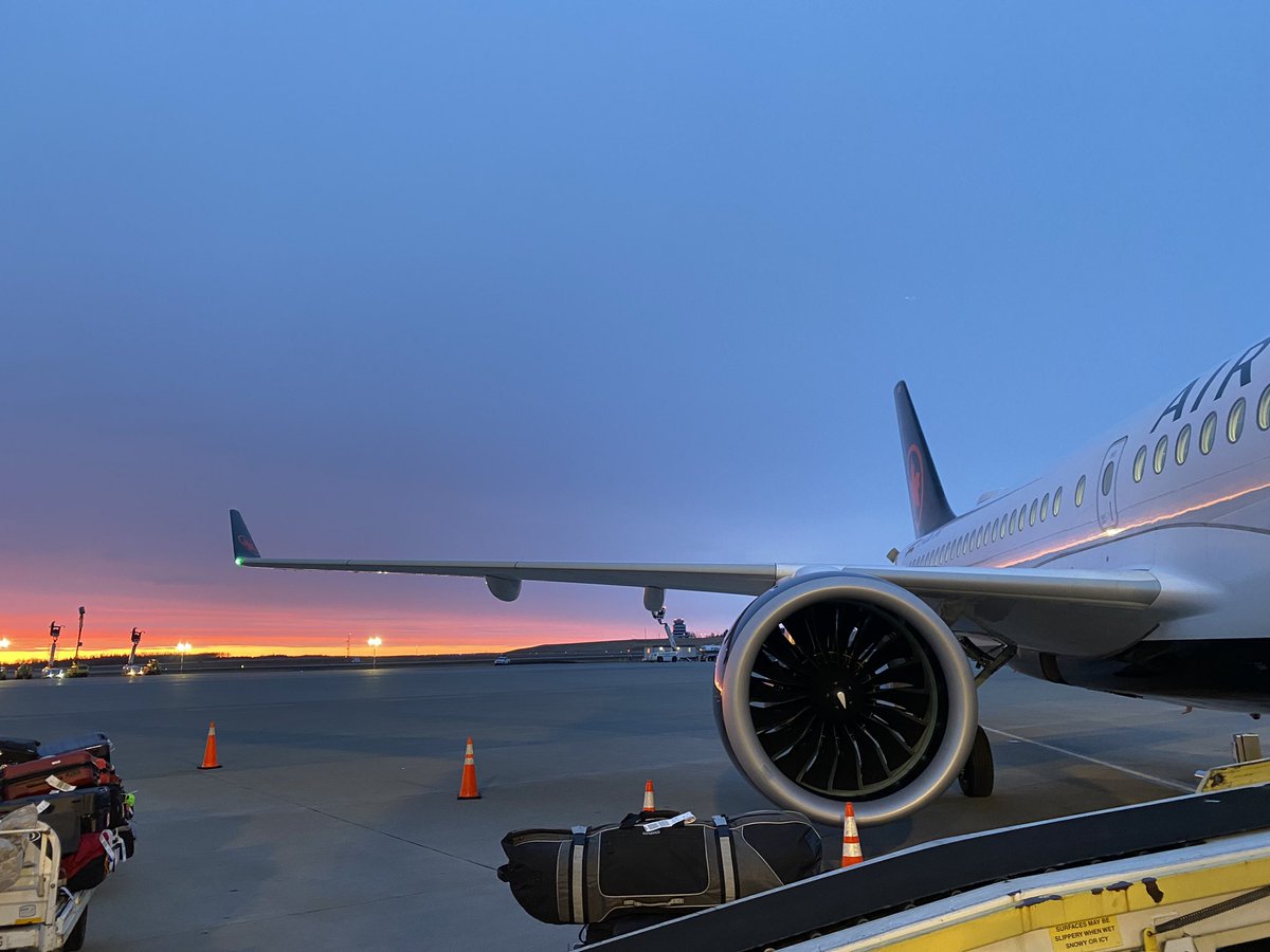 KYHZR's tweet photo. Rare A220(C Series)start of the day. https://t.co/TKwvqJgrFc