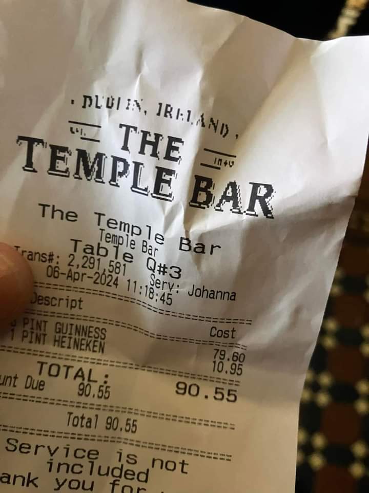 ▪️€10.95 for Heineken 
▪️€9.95 for Guinness 
The Temple Bar
Yet you can pay €5 for a pint of Guinness five minutes away in a taxi 
@malthousedublin or Downeys in Cabra .
#TempleBar
#Guinness
#Dublin 
@GuinnessIreland 
@Heineken