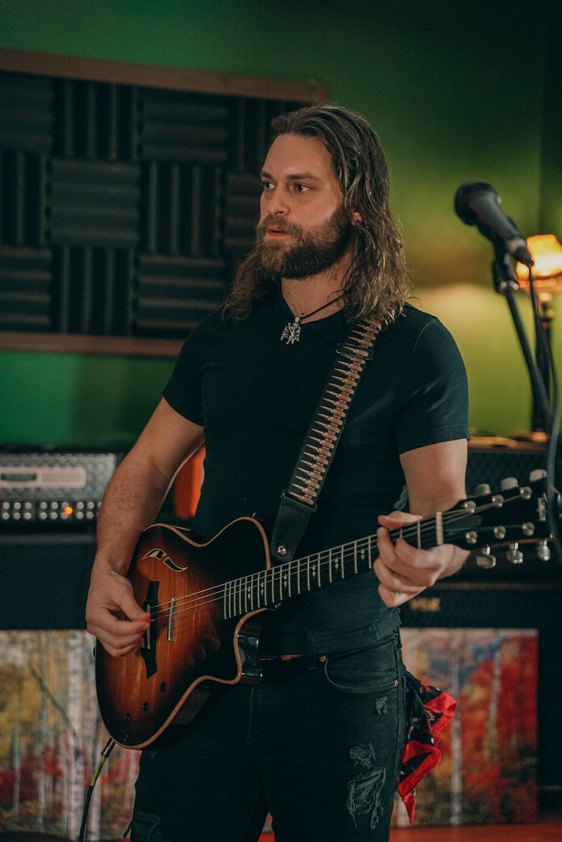 Can’t think of a better way to get ready to hit the road than with this incredible T5z Pro by @TaylorGuitars 🤘🏼 
Get your tickets for our upcoming shows at thenativehowl.com
We also have VIP tickets available so be sure to grab one of those as well and let’s hang!