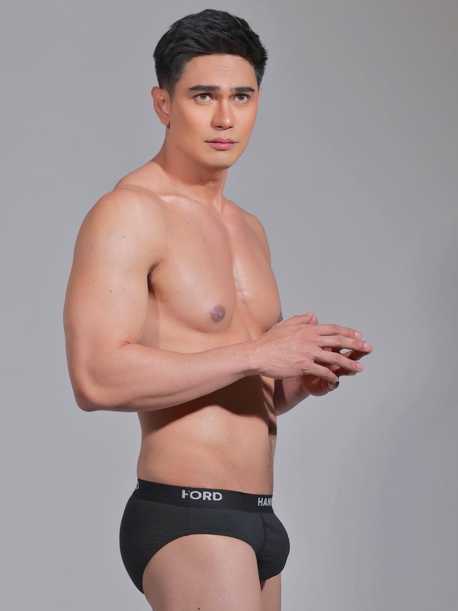 Napaka pogi at sarap talaga ni daddy Luke...my kiffy is drooling yum yum yum 🍆👀🔥🤤

#LukeConde #tightbriefs #handford #pinoyhunk #bukolking