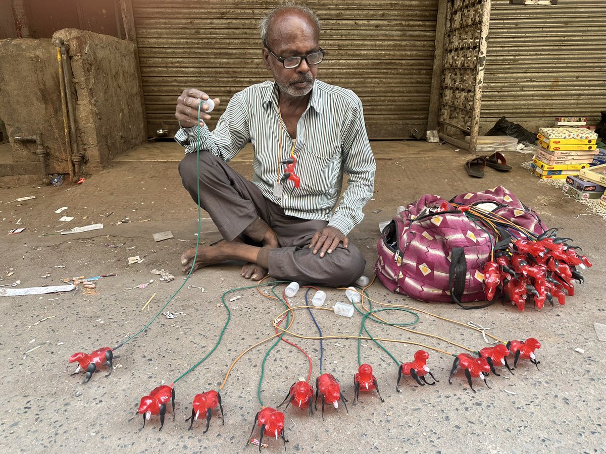 Glimpse of his living… Swaraj ji, the seller of “doggie”