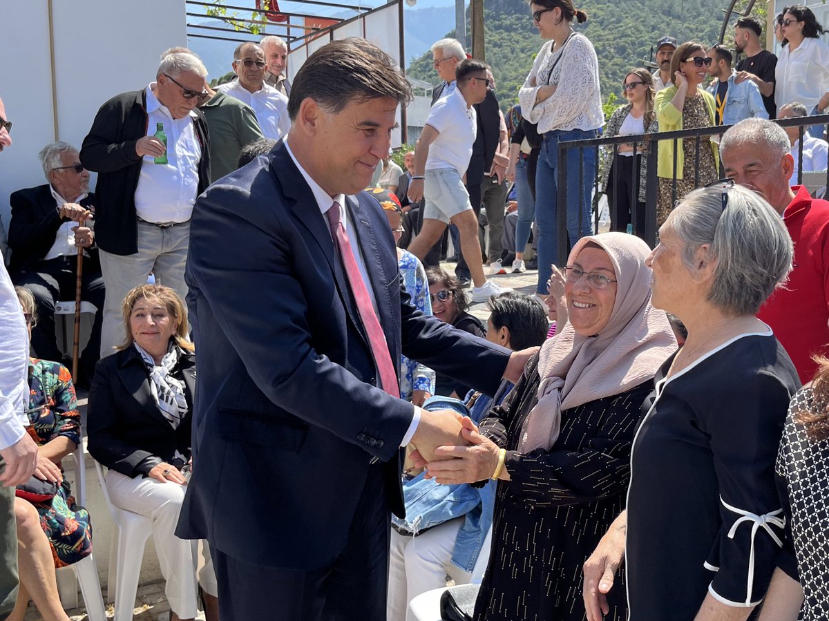 Bugün, çok kıymetli Cumhuriyet Halk Partili yol arkadaşlarımla bayramlaştık. Bu güzel bayram gününde, birliğimiz daim olsun diyor; herkesin bayramını tekrar kutluyorum.